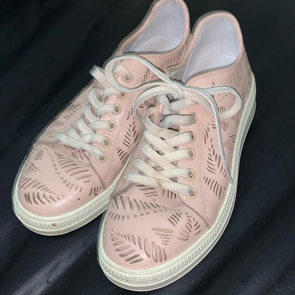 Lola Cruz palm sneakers